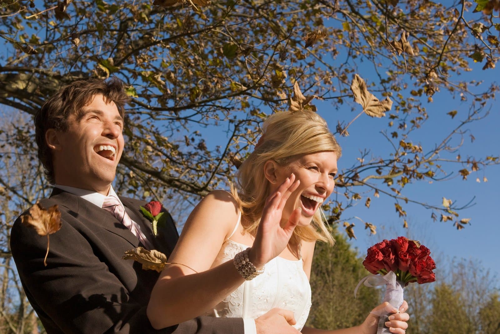 Novios durante el primer baile del banquete